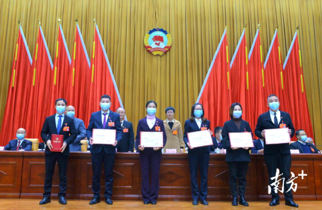 表彰承辦提案先進(jìn)單位。張曉欣 攝