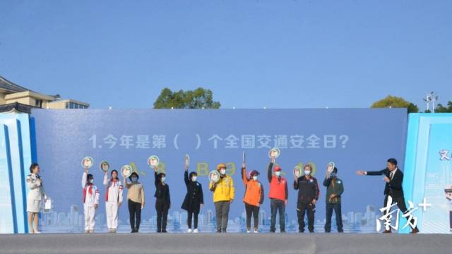 觀眾互動(dòng)有獎(jiǎng)問答環(huán)節(jié)。張曉欣 攝