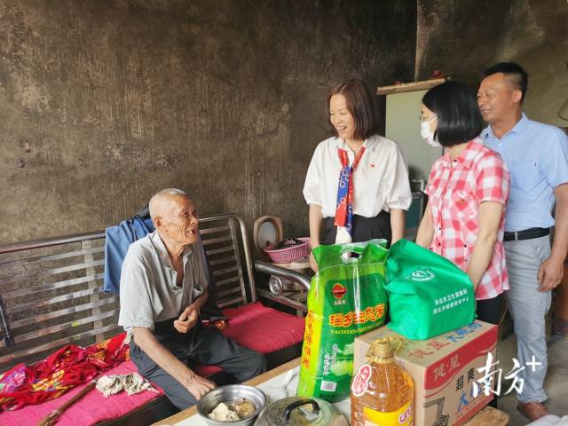 走訪慰問。