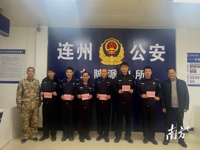 在九陂派出所慰問(wèn)退役軍人。